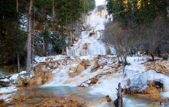 浑然天成牟尼沟 冰封里的春天