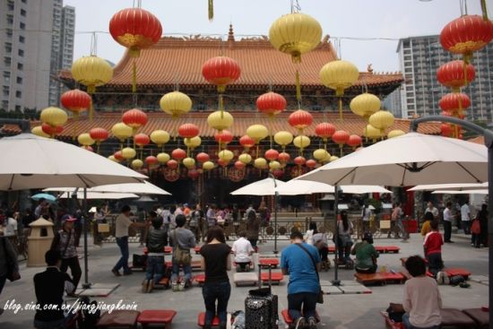 善男信女好去处 香港香火最旺的黄大仙祠