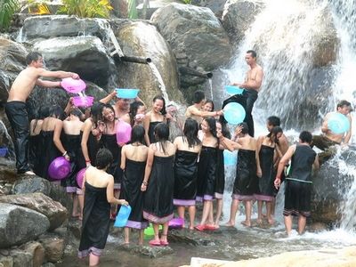 洗涤世俗尘埃 揭秘西藏男女共浴的沐浴节_新浪旅游_新浪网