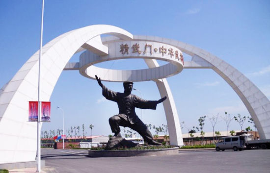 陵园还设有霍元甲生平事迹陈列馆,展览包括四部分:一,幽燕之初露锋芒