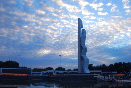 齐齐哈尔标志性建筑:和平广场