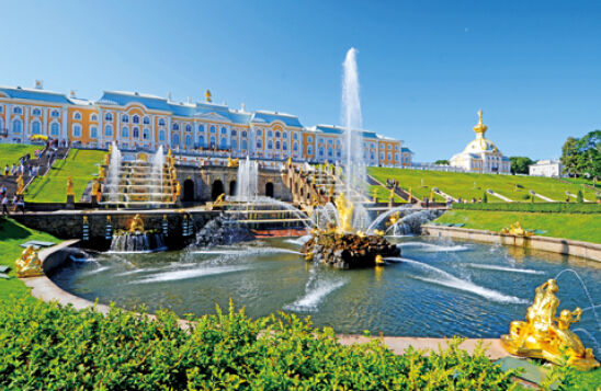 圣彼得堡的彼得大帝夏宫, 华丽奢华的避暑胜地