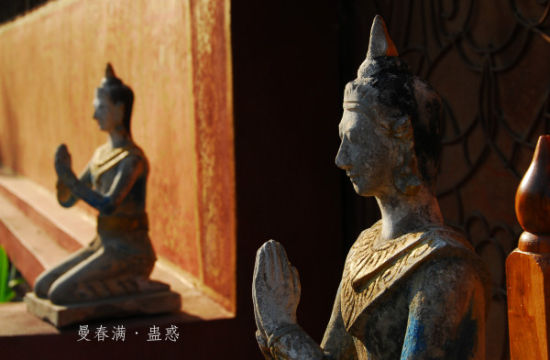 曼春满佛寺的佛像