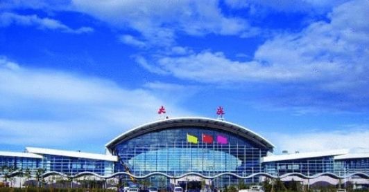 大庆-北京 1、CZ6213航班(每日),经济舱全价为1050元,头等舱全价为2940元。13日-25日经济舱7折。 2、CZ6215航班(周一、二、三、四、六),经济舱全价为1050元,头等舱全价为2940元。14日经济舱6折。10月13日、15日、16日、18日、20日-23日、25日经济舱7折。 大庆-青岛 CZ6225航班(每日),经济舱全价为1180元,头等舱全价为2950元。13日、15日、17日经济舱5折。10月14日、16日、18日-25日经济舱4折。 大庆-上海