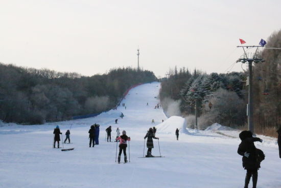 净月潭滑雪场面向游客全面开放