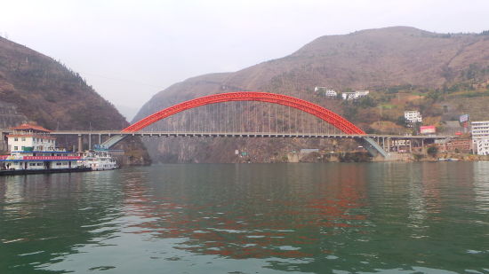 驶入长江三峡最大支流 大宁河上开启逍遥之旅