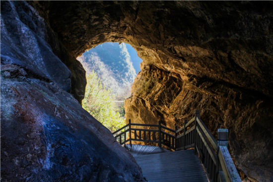 冬游神农架:打年货感受土家民俗