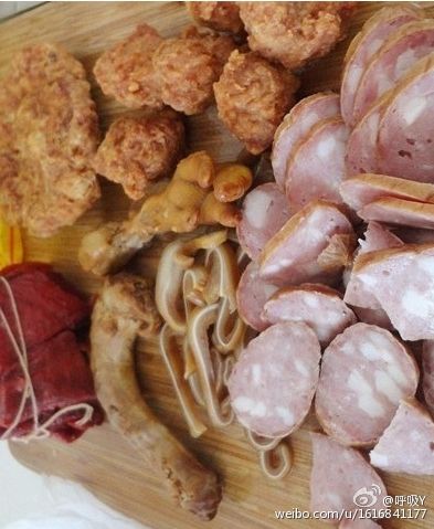 新浪旅游配图:哈尔滨商委红肠、小肚和肉丸子