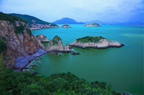 地貌感兴趣,那么旅游菌推荐你去有着"海上石林"之称的象山花岙岛