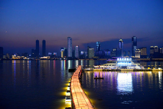 漫游秋水广场 欣赏南昌最美夜景