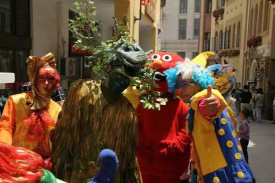 永不落幕的青岛商业街