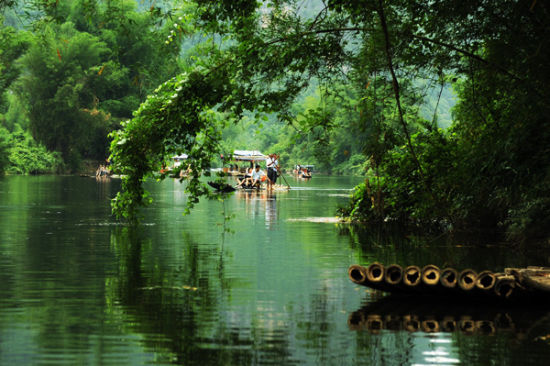周末变成小长假 坐上高铁来广西游山玩水