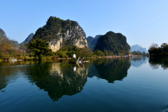 周末变成小长假 坐上高铁来广西游山玩水