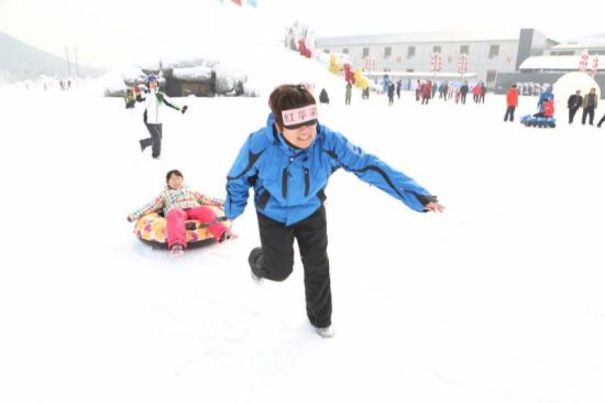 戏雪
