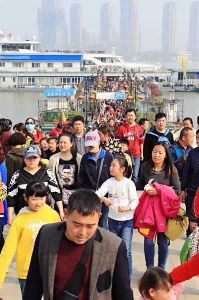 武汉迎史上最大旅游团 5000人体验大江大湖大