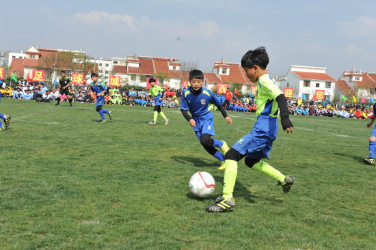 云南省青少年校园足球四级联赛在泸西县启动