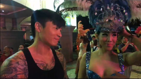 全民TV跨境户外直播带200万网友湿身体验泰国