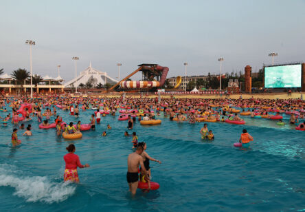 上海欢乐谷玛雅水公园水陆狂欢助威奥运