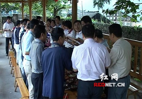 吃苗家龙头宴