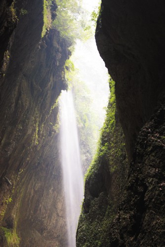 重庆龙水峡地缝