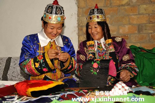 新疆博湖:蒙古族手工艺品受欢迎
