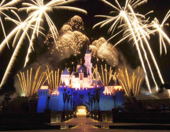 在香港迪士尼享受浪漫时光 重圆儿时公主梦_新浪旅游_新浪网