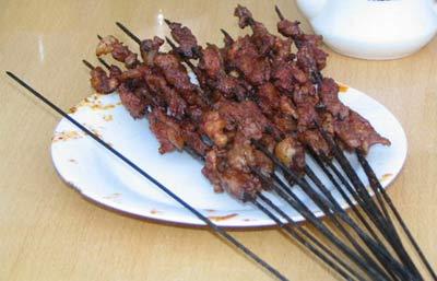 中国青海格尔木特色菜:烤羊肉