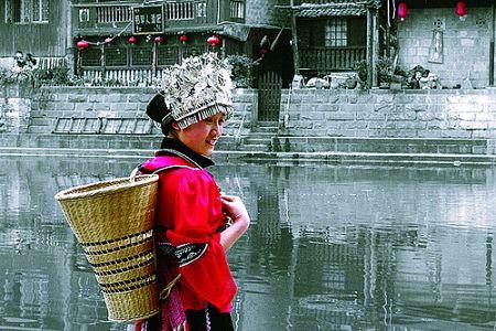 沱江:流动的风景 湘西凤凰的生命河(组图)