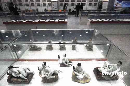 组图:中国古代性文化精品展在杭州举行(2)