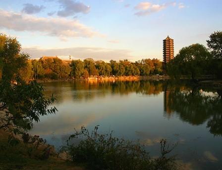 北京大学有哪些景点:未名湖 (图)(4)