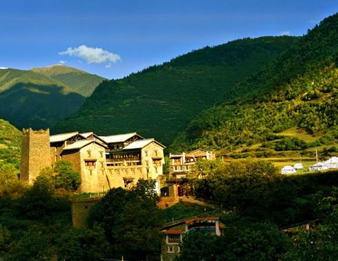 卓克基土司官寨全景（秋）--马尔康