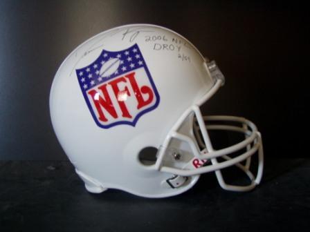 NFL美式橄榄球装备介绍:头盔、肩胸垫与护肘