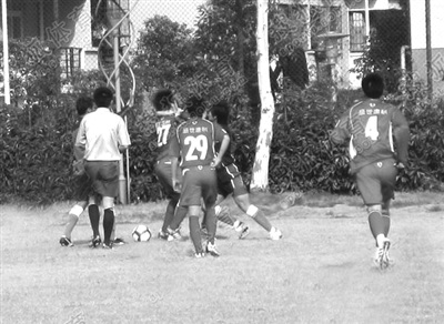 江苏重庆教学赛爆发冲突 舜天队长陆博飞鼻骨