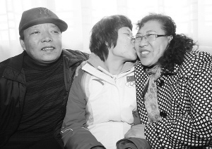 近500人迎接惊呆冬奥冠军周洋昨回家跟父母亲不够