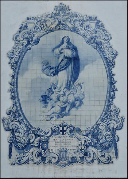 'azulejos—那种我们在葡萄牙大街小巷随处可见的彩绘瓷砖画