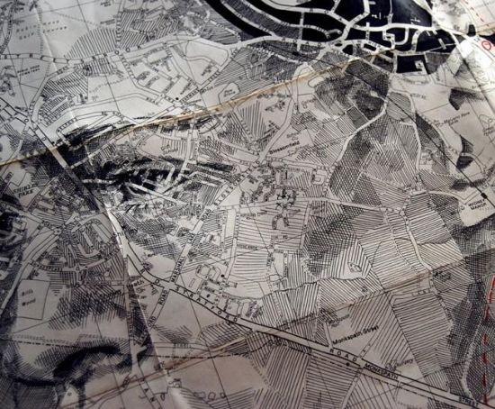 英国艺术家借助地图画出人脸肖像_越野跑-徒步
