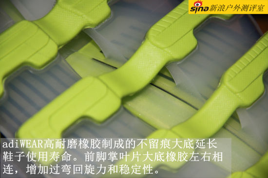 鞋面材料采用常用于壓縮衣科技的TECHFIT。