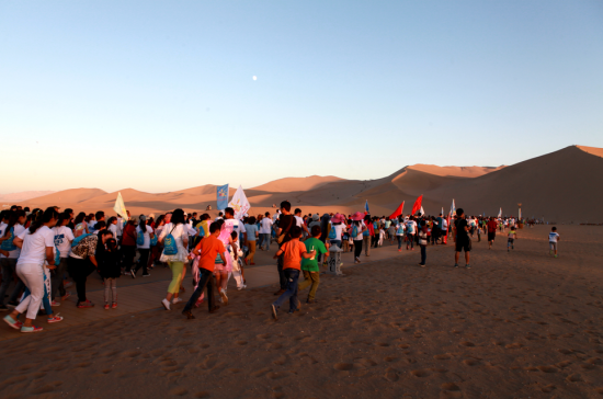 RunningTogether敦煌站 美丽月牙泉动起来_跑步频道_新浪竞技风暴_新浪网