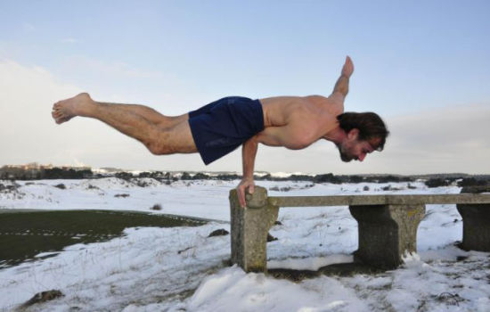 荷兰男子<em>穿短裤</em>登珠峰跑马拉松被赞冰人_<em>跑步</em>