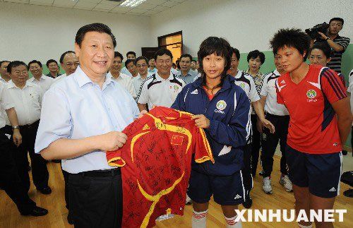 习近平的足球缘:趣谈章鱼保罗 曾提三大愿望_国内足球-其他_新浪竞技风暴_新浪网