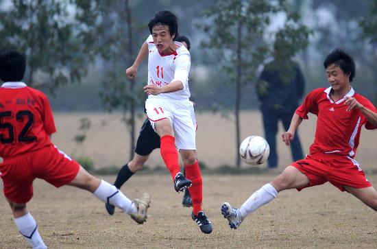图文-全国中学生足球锦标赛 广州五中队夺得冠