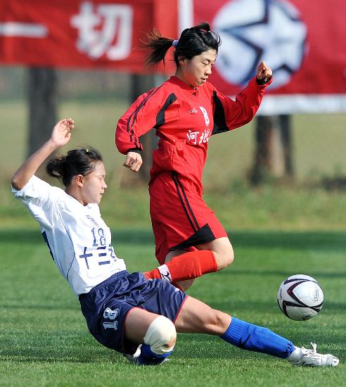 图文-[足协杯]河南女足1-1平河北女足 张瑛凶狠