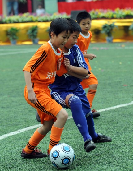 图文-重庆市青少年校园足球联赛开幕 他们是未