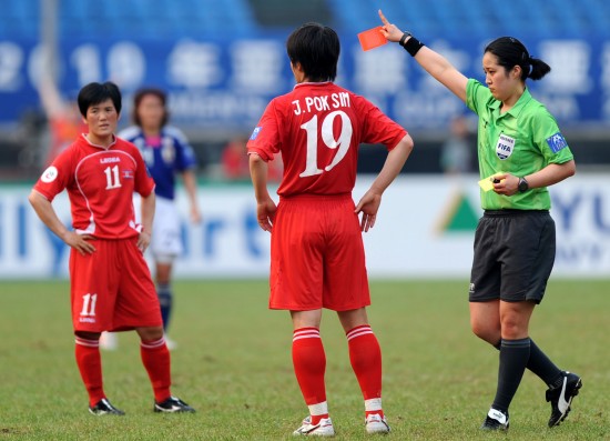 图文亚洲杯日本胜朝鲜双双晋级四强裁判出示红牌