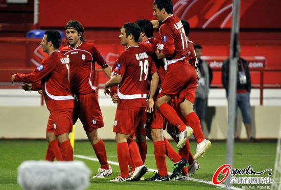 图文-[亚洲杯]伊拉克VS伊朗 伊朗球员庆祝扳平