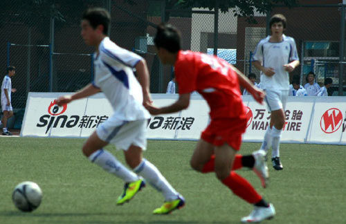 图文-[北京杯]澳大利亚2-0广州五中 后有追兵_