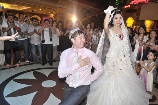 新疆队十年元老买吾兰结婚了新娘是高材生(图