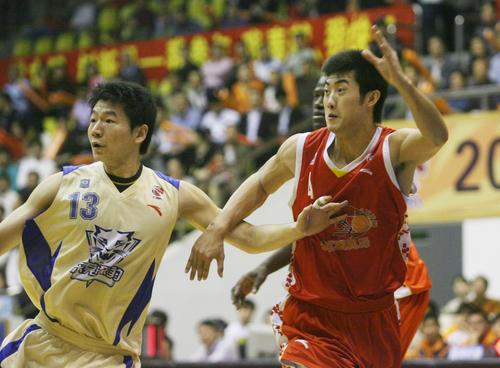 图文-[CBA]东莞新世纪VS浙江队 丁锦辉接球_