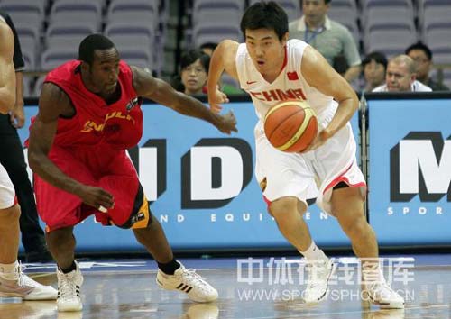 图文-[钻石杯]中国男篮VS安哥拉 王仕鹏发动快
