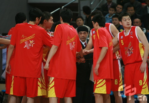 刘玉栋送八一6连败_八一双鹿男篮_互联天地社